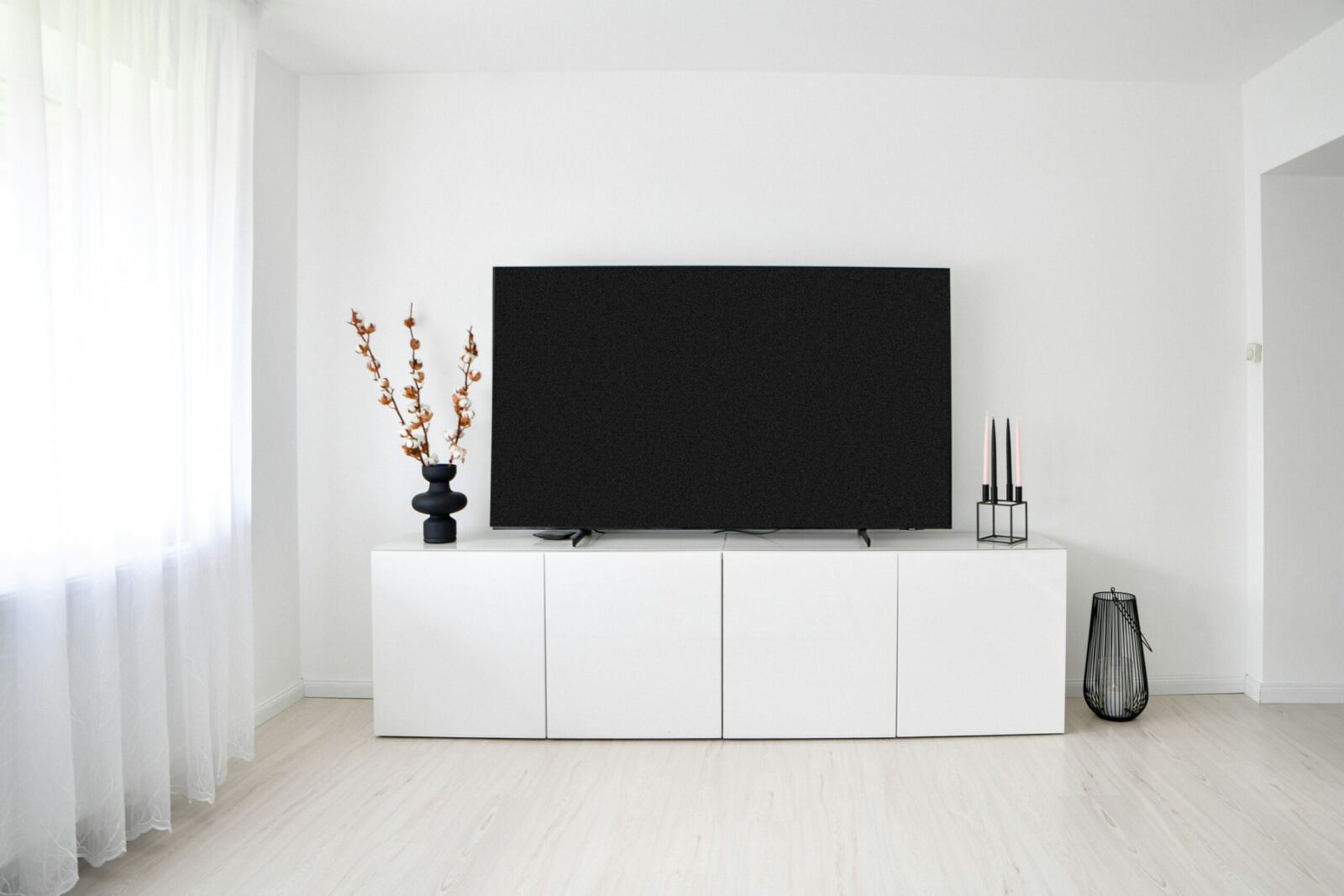 Salón vacío y limpio